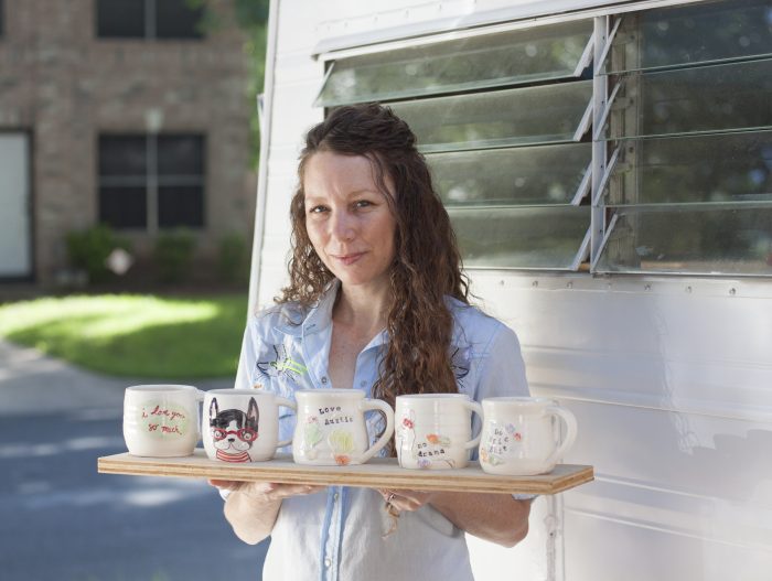 29613-joy-noguess-joy-holding-mugs-jfb